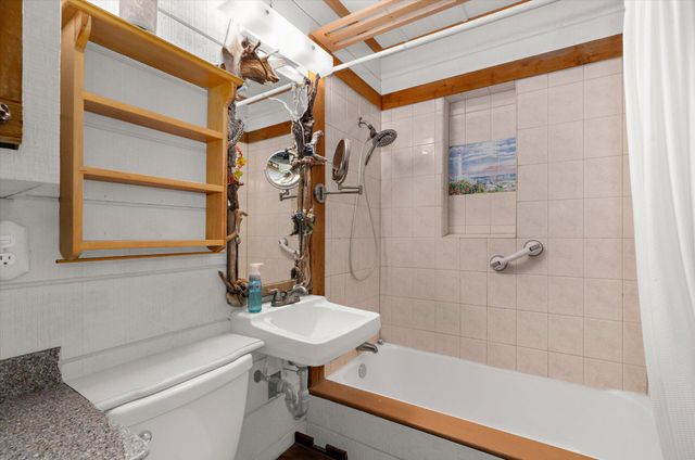 7007 DOVER AVE, North Beach, MD 20714