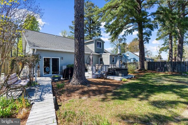 7007 DOVER AVE, North Beach, MD 20714