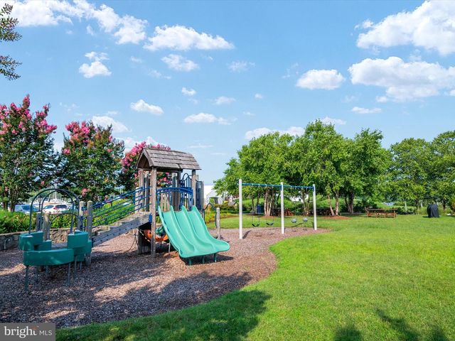 7007 DOVER AVE, North Beach, MD 20714