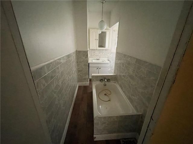 211 S Walnut St, New Castle, PA 16101