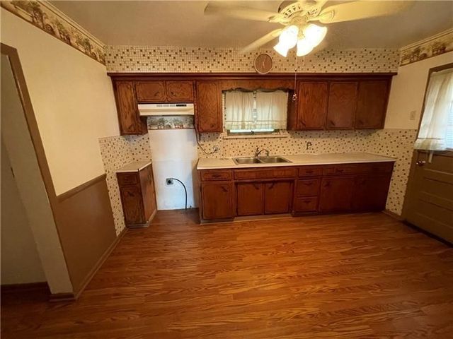 211 S Walnut St, New Castle, PA 16101