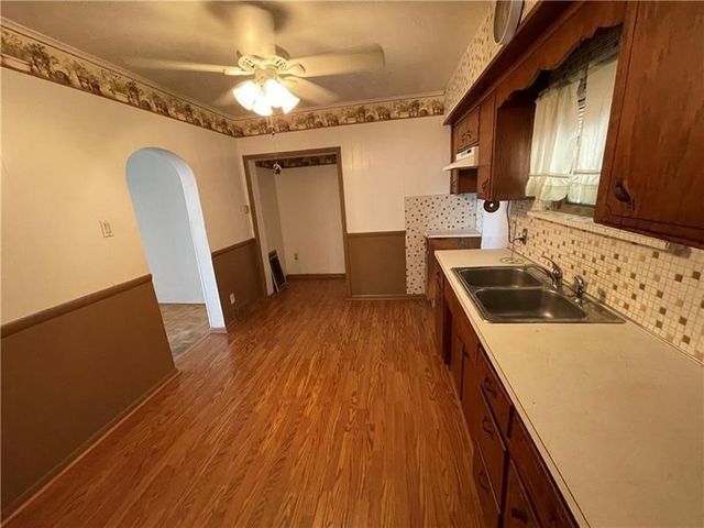 211 S Walnut St, New Castle, PA 16101