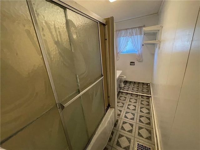 211 S Walnut St, New Castle, PA 16101