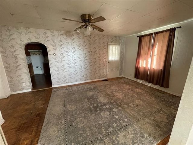 211 S Walnut St, New Castle, PA 16101