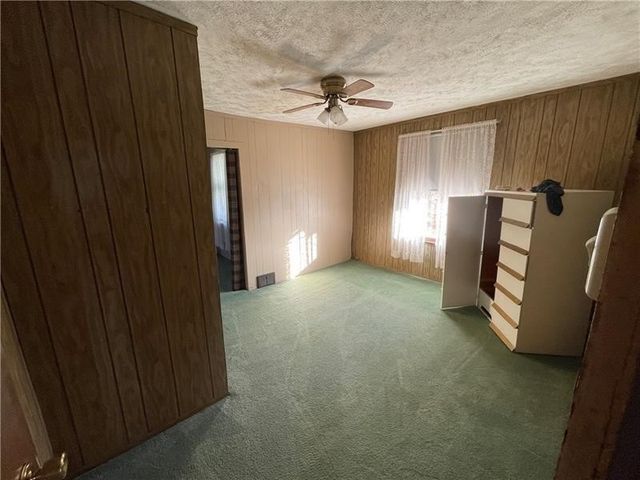 211 S Walnut St, New Castle, PA 16101