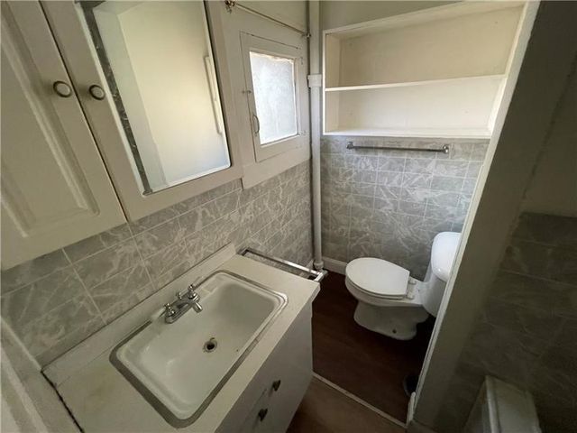 211 S Walnut St, New Castle, PA 16101