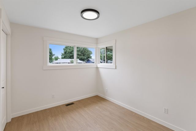 13716 E Broadway Ave, Spokane, WA 99216