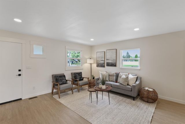 13716 E Broadway Ave, Spokane, WA 99216