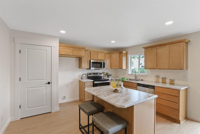 13716 E Broadway Ave, Spokane, WA 99216