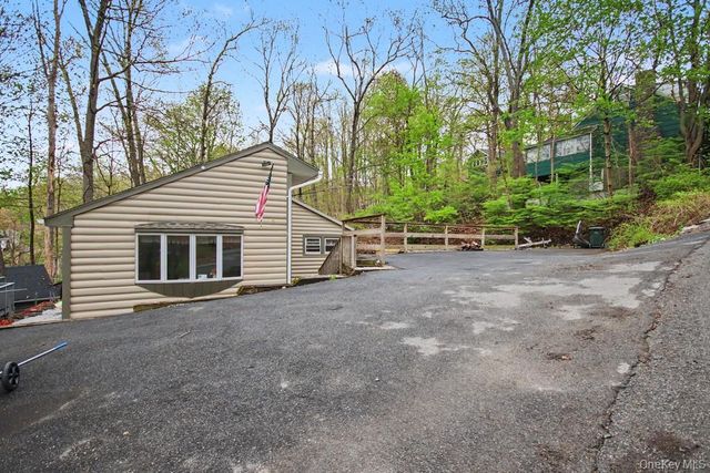 9 Wildwood Drive, Greenwood Lake, NY 10925