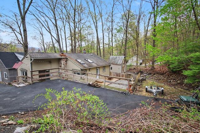 9 Wildwood Drive, Greenwood Lake, NY 10925