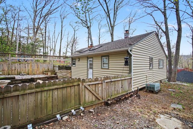 9 Wildwood Drive, Greenwood Lake, NY 10925