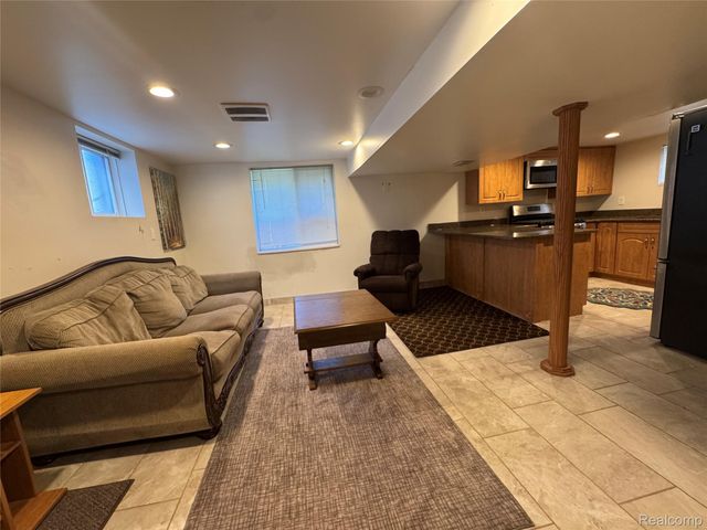 6438 Barrie Street, Dearborn, MI 48126