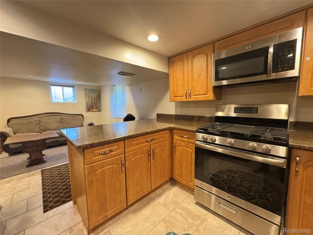 6438 Barrie Street, Dearborn, MI 48126