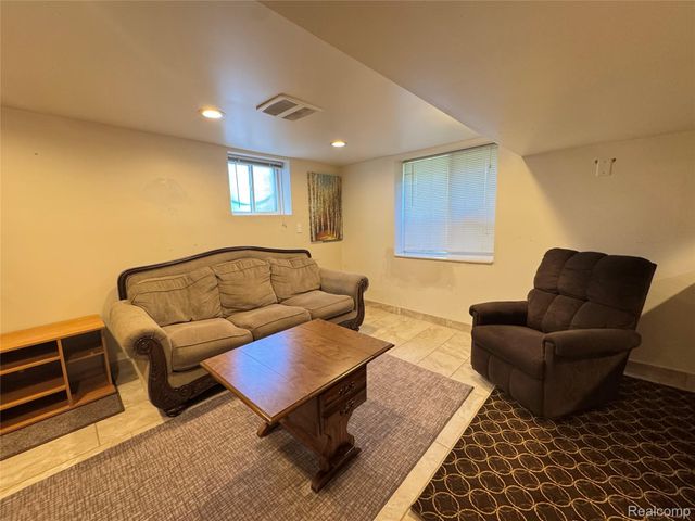 6438 Barrie Street, Dearborn, MI 48126