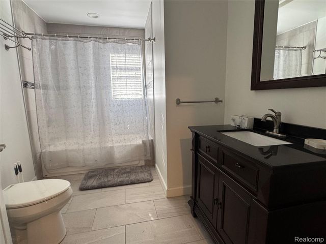 6438 Barrie Street, Dearborn, MI 48126