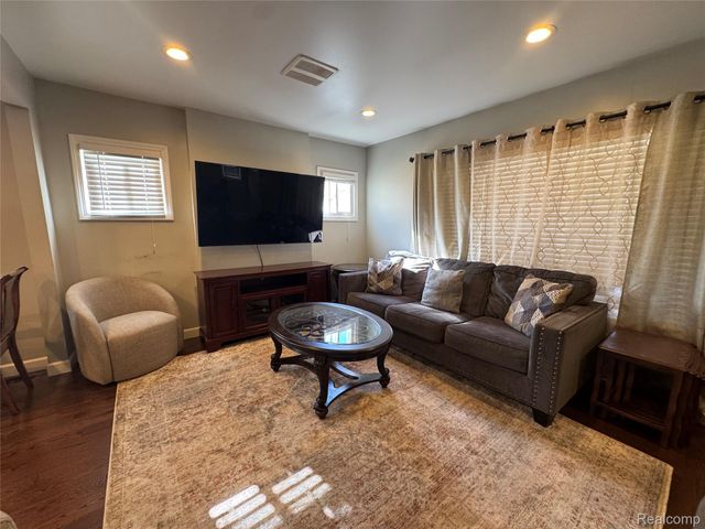 6438 Barrie Street, Dearborn, MI 48126