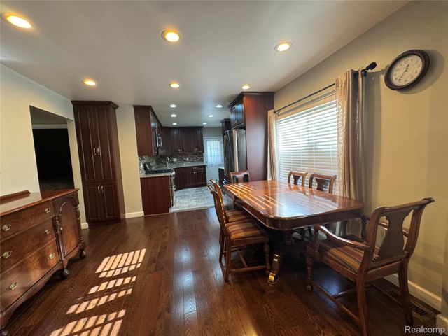 6438 Barrie Street, Dearborn, MI 48126