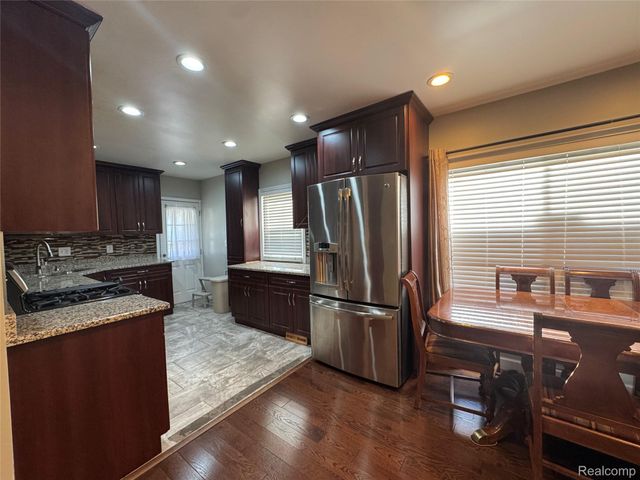 6438 Barrie Street, Dearborn, MI 48126