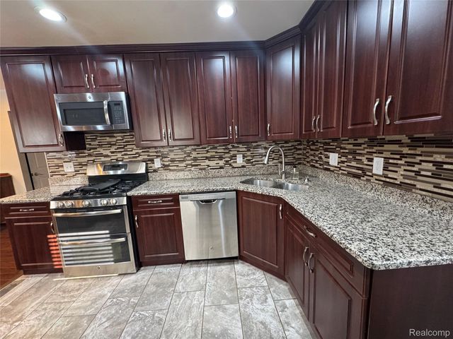 6438 Barrie Street, Dearborn, MI 48126