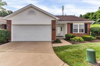 30 Hill Ridge Court 14, St Charles, MO 63303