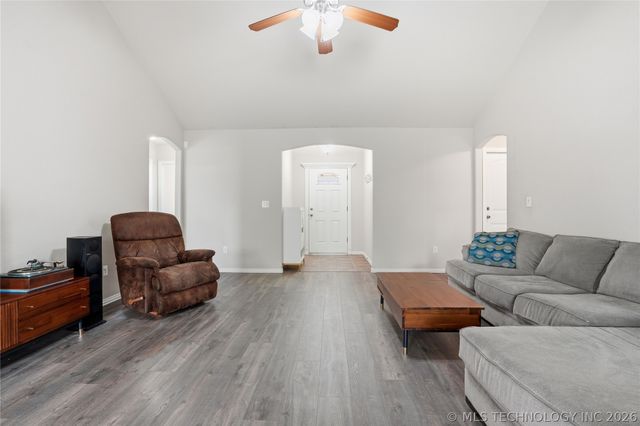 218 W 52nd Street, Sand Springs, OK 74063