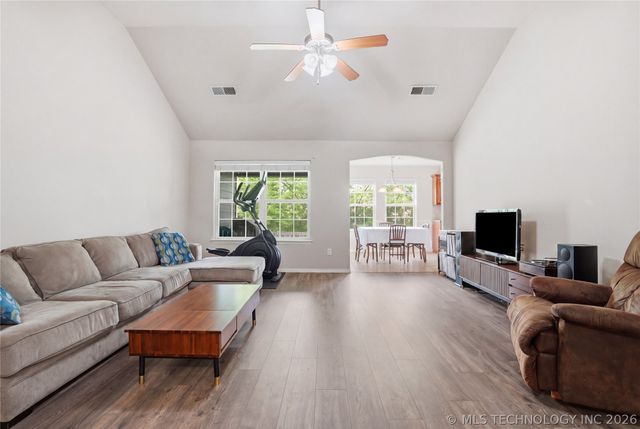 218 W 52nd Street, Sand Springs, OK 74063