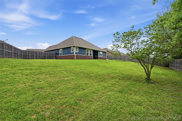 218 W 52nd Street, Sand Springs, OK 74063