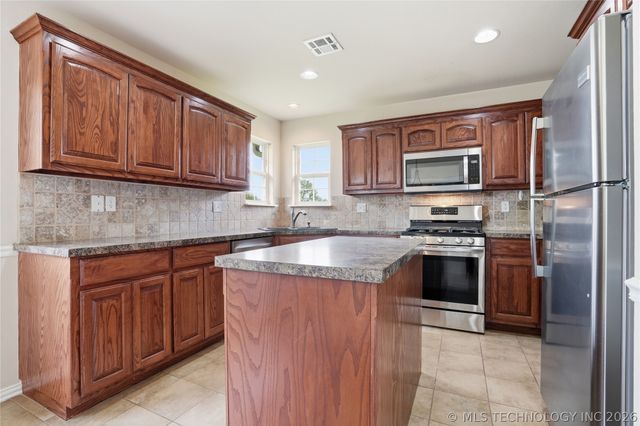 218 W 52nd Street, Sand Springs, OK 74063