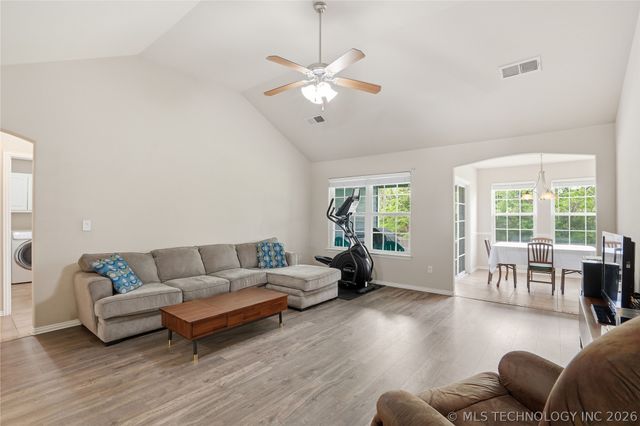 218 W 52nd Street, Sand Springs, OK 74063