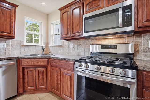 218 W 52nd Street, Sand Springs, OK 74063