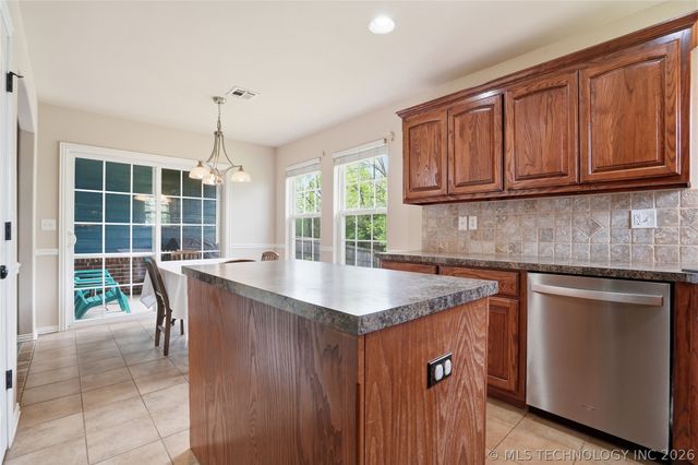 218 W 52nd Street, Sand Springs, OK 74063