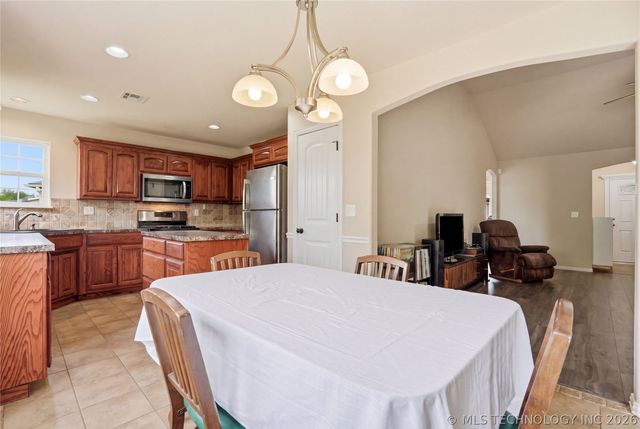 218 W 52nd Street, Sand Springs, OK 74063