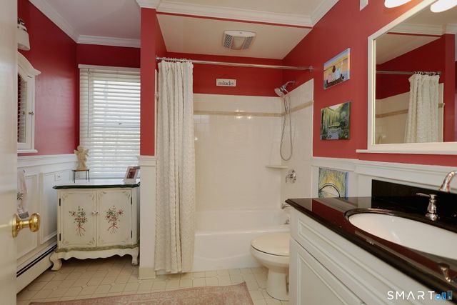 205 Winnepoge Drive, Fairfield, CT 06825