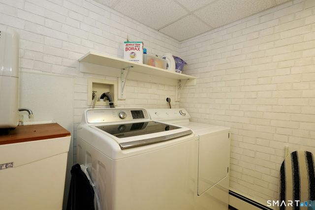 205 Winnepoge Drive, Fairfield, CT 06825