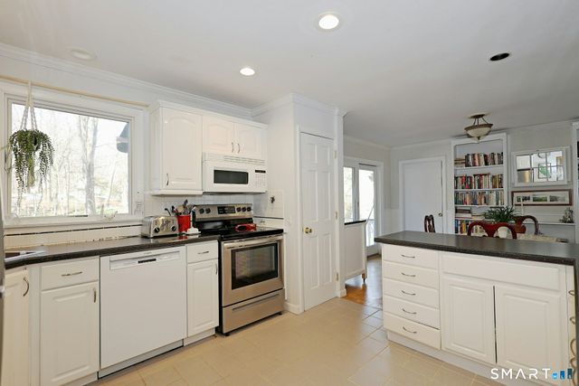 205 Winnepoge Drive, Fairfield, CT 06825