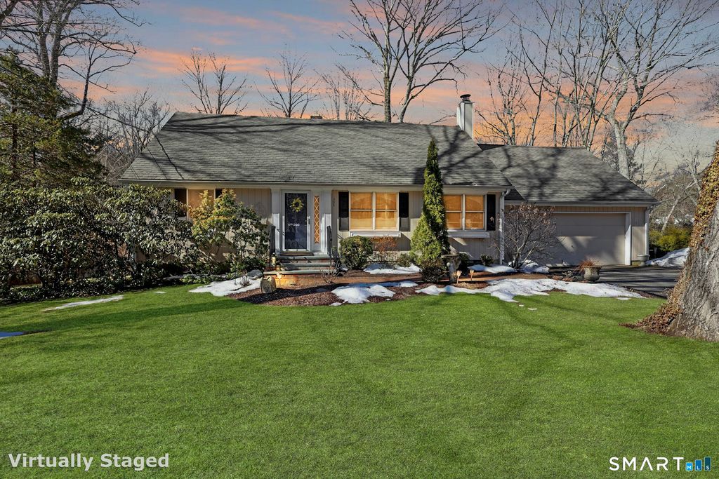 205 Winnepoge Drive, Fairfield, CT 06825