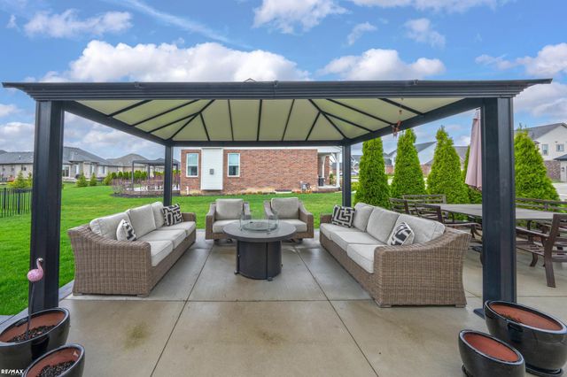 55553 Morgan Drive, Macomb, MI 48042