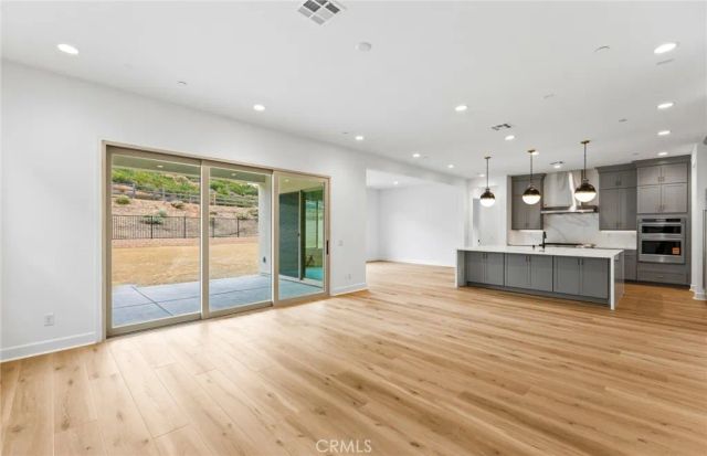 11814 Canoga Avenue, Chatsworth, CA 91311