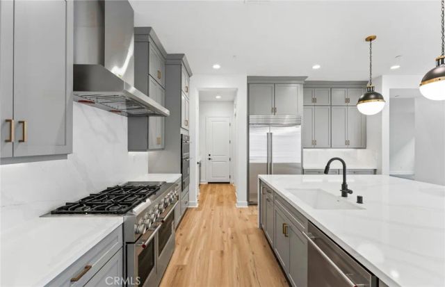 11814 Canoga Avenue, Chatsworth, CA 91311