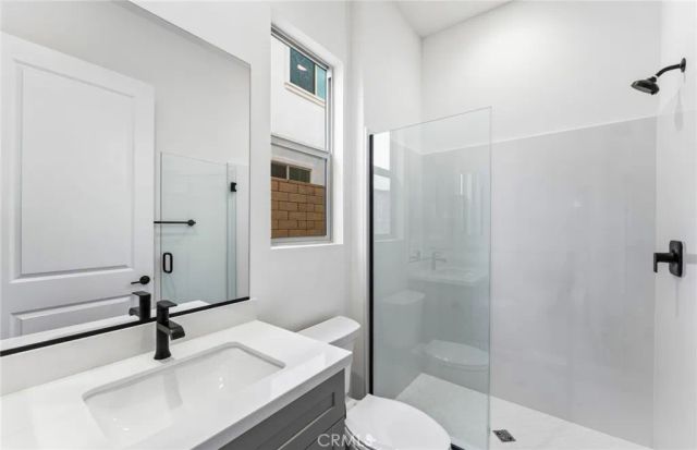 11814 Canoga Avenue, Chatsworth, CA 91311