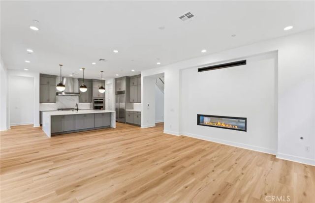 11814 Canoga Avenue, Chatsworth, CA 91311