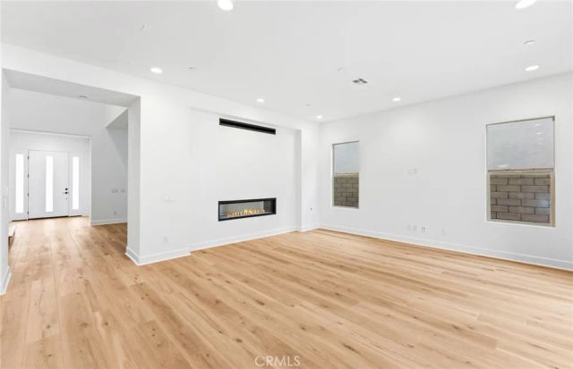 11814 Canoga Avenue, Chatsworth, CA 91311