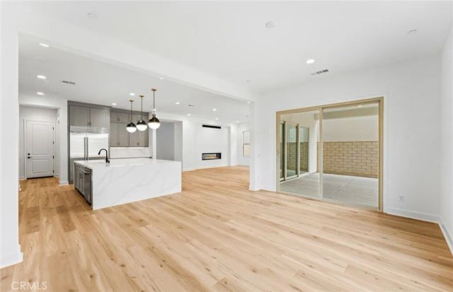 11814 Canoga Avenue, Chatsworth, CA 91311