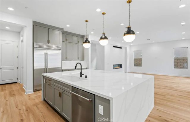 11814 Canoga Avenue, Chatsworth, CA 91311