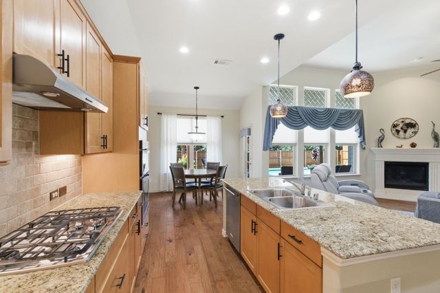 1237 Mesa Crest Drive, Fort Worth, TX 76052