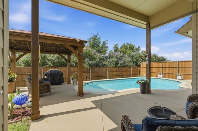 1237 Mesa Crest Drive, Fort Worth, TX 76052