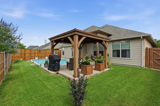 1237 Mesa Crest Drive, Fort Worth, TX 76052