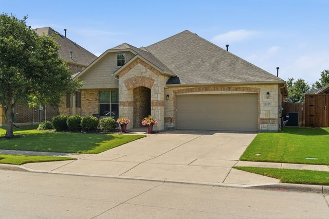 1237 Mesa Crest Drive, Fort Worth, TX 76052
