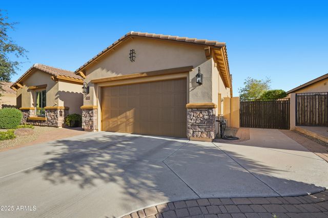 6679 S LYON Drive, Gilbert, AZ 85298